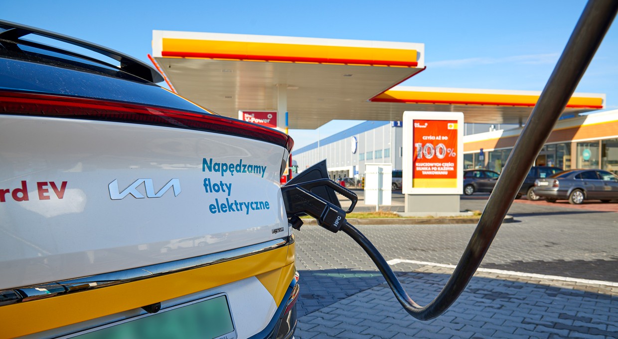Shell stawia nowe ładowarki na stacjach. Ich zaletą będzie nie tylko wysoka moc
