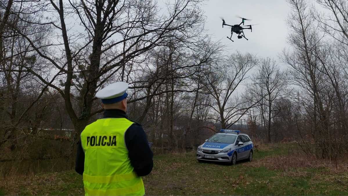 Policjanci od samego rana prowadzili specjalną akcję. Używali drona