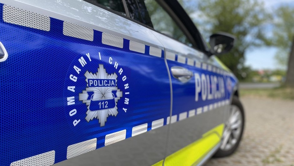 Kierowca zatrzymał się na posesji. Policjanci ruszyli natychmiast