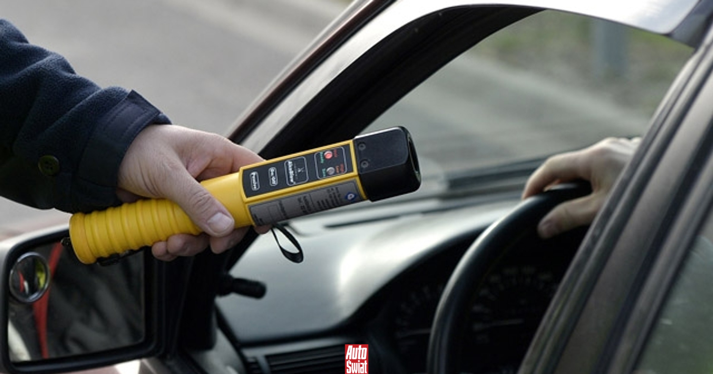 Conducente durante un controllo con l'alcolmetro, spiegazioni su come comportarsi e rispettare le procedure