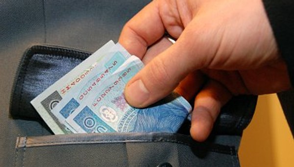 Prędkość i łapówka. Kierowca ma teraz duże problemy