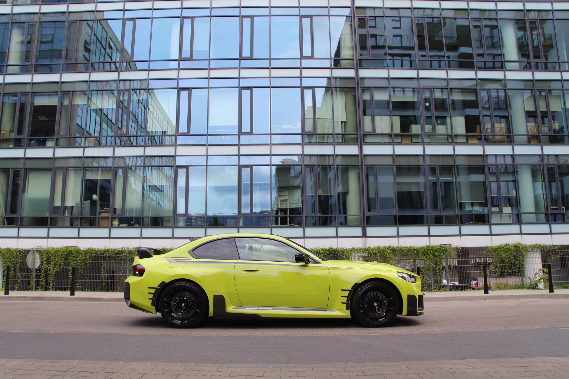 BMW M2 z akcesoriami M Performance