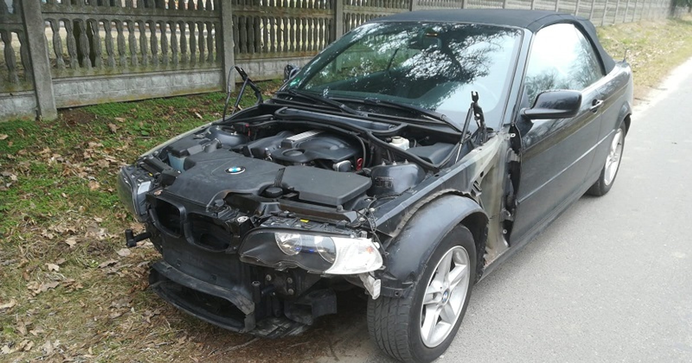 Jechał BMW bez… elementów nadwozia