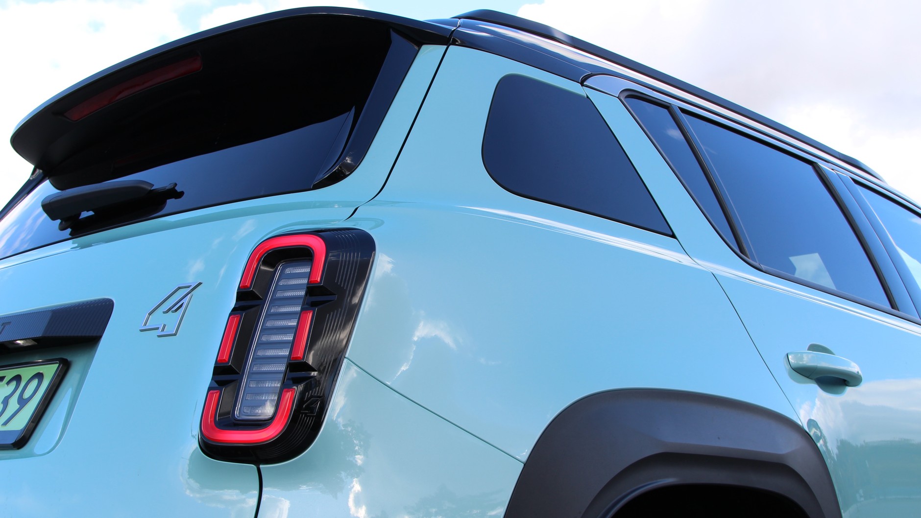 Renault 4 E-Tech Iconic