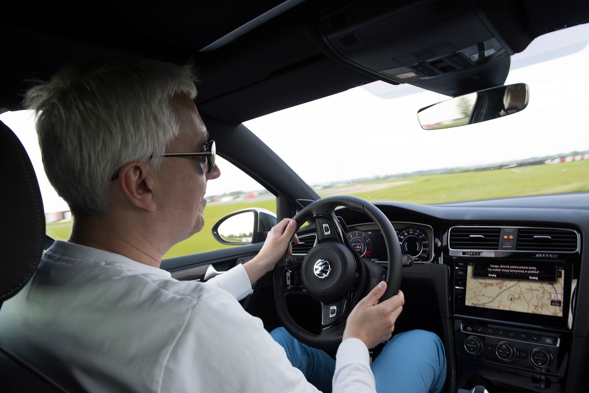 Renault Megane GT vs. VW Golf R