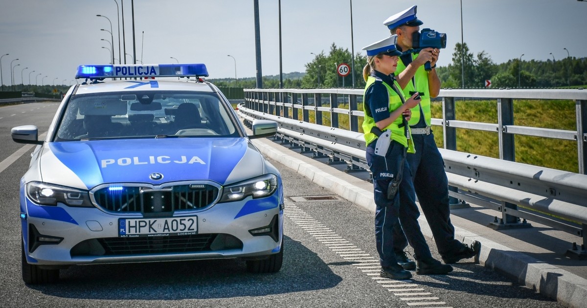 Policyjna kontrola z wiaduktu