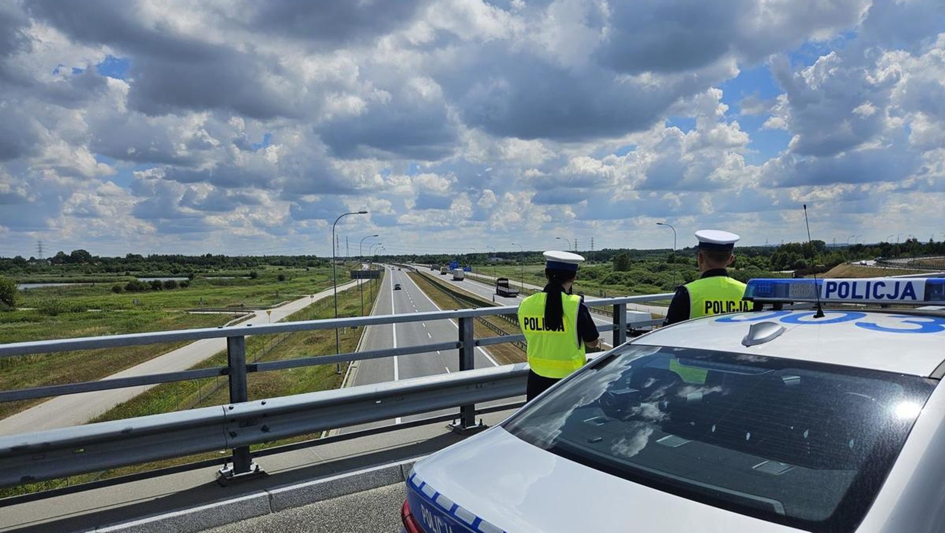 Policjanci ustawili się na wiadukcie. Wszystko mieli, jak na dłoni