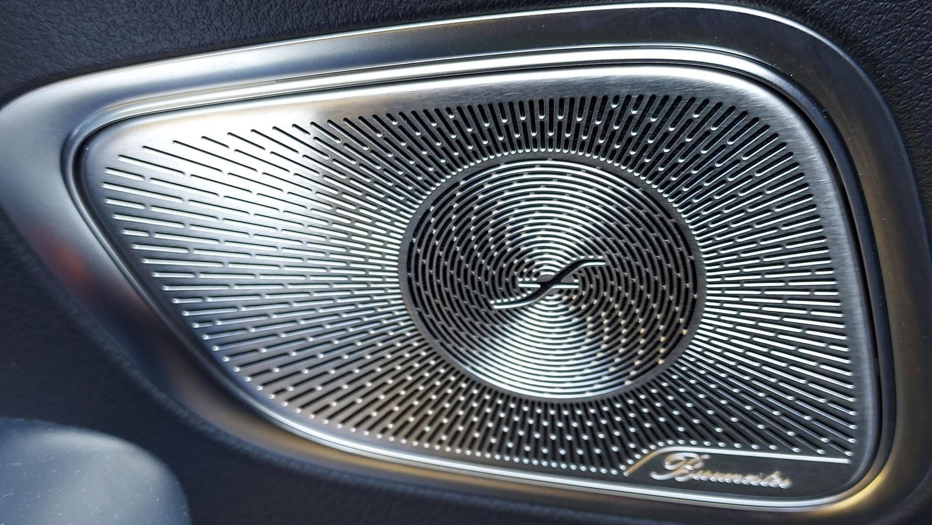 Mercedes AMG GLC 63 E-Performance. Głośniki systemu Burmester w drzwiach