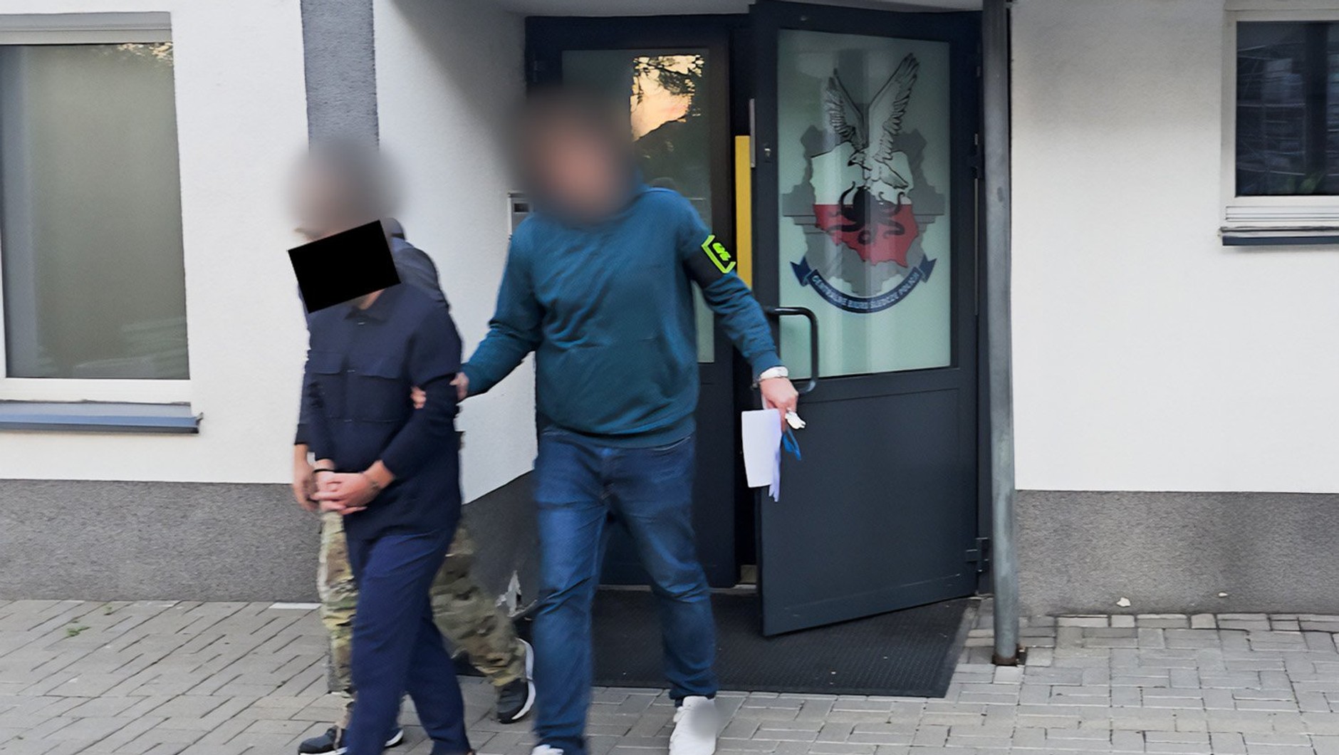 CBŚP rozbiło grupę przestępczą handlującą luksusowymi autami.