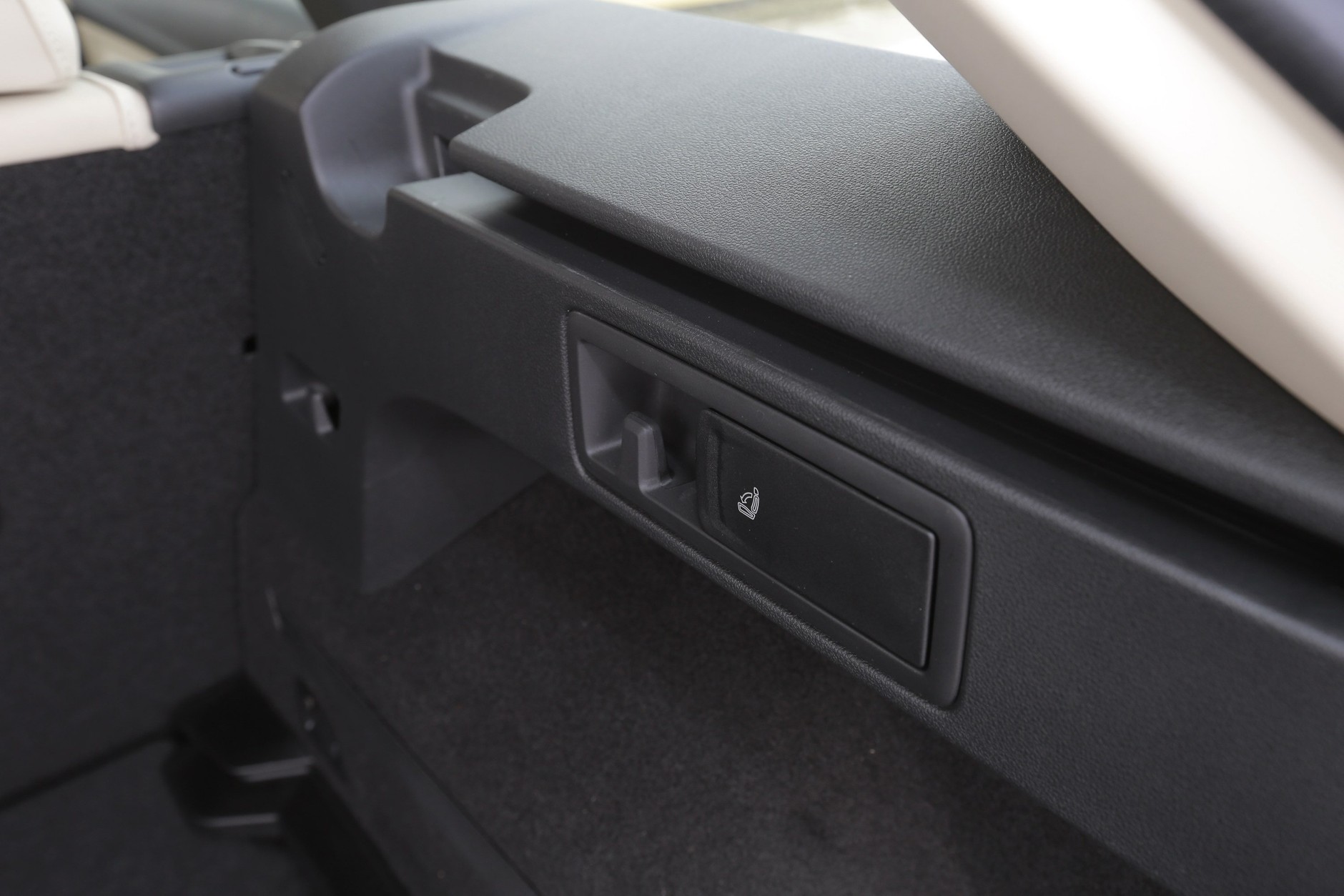 Opel Astra Sports Tourer vs. Seat Leon ST