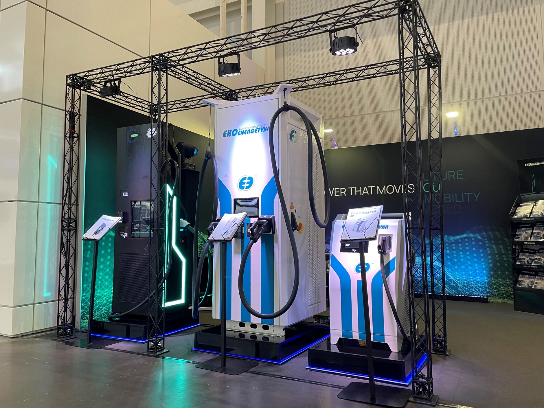 Jeden z polskich akcentów - ładowarki EkoEnergetyki.