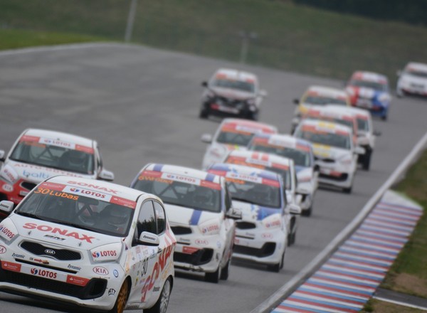 Atrakcyjny kalendarz Kia Lotos Race