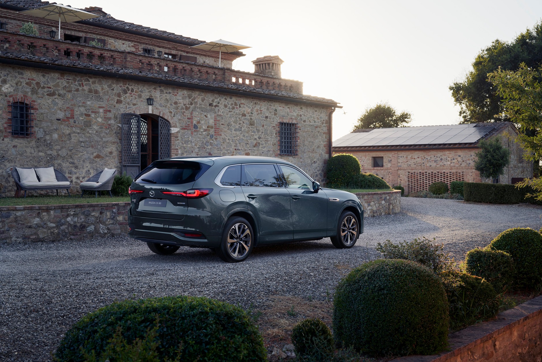 Mazda CX-80 w wersji na rok modelowy 2027