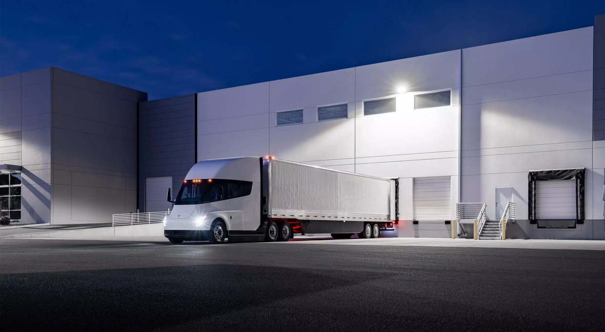 Pierwsza Tesla Semi w rękach klienta. Czekał na to 5 lat