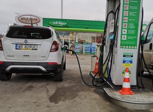 Opłata emisyjna w cenie paliwa – kierowcy znów drenowani?