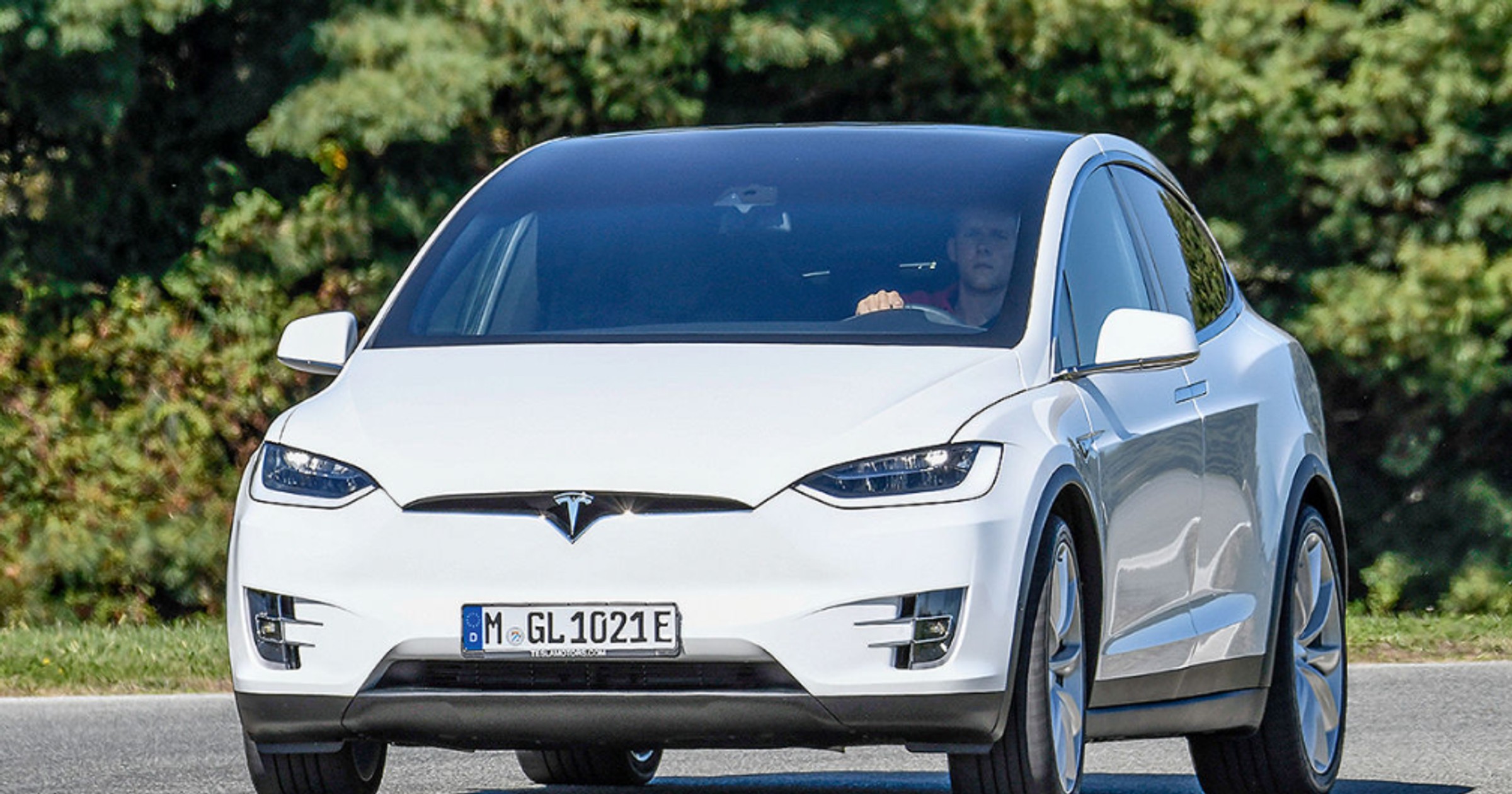 Tesla Model X: ten model może mieć darmowe, dożywotnie ładowanie na Superchargerach