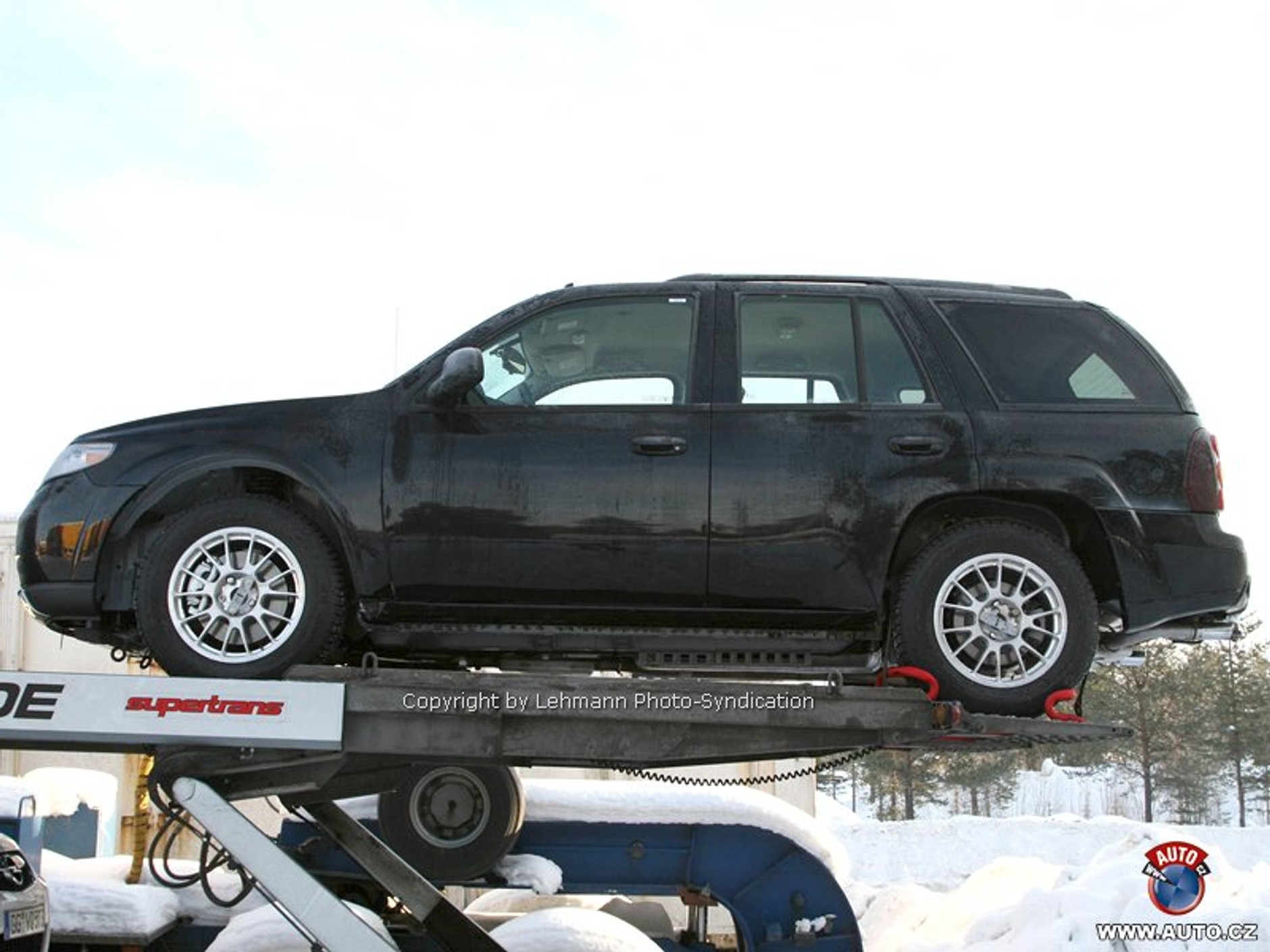 Zdjęcia szpiegowskie: Nowy Saab 9-4X jako początek zmian modelowych