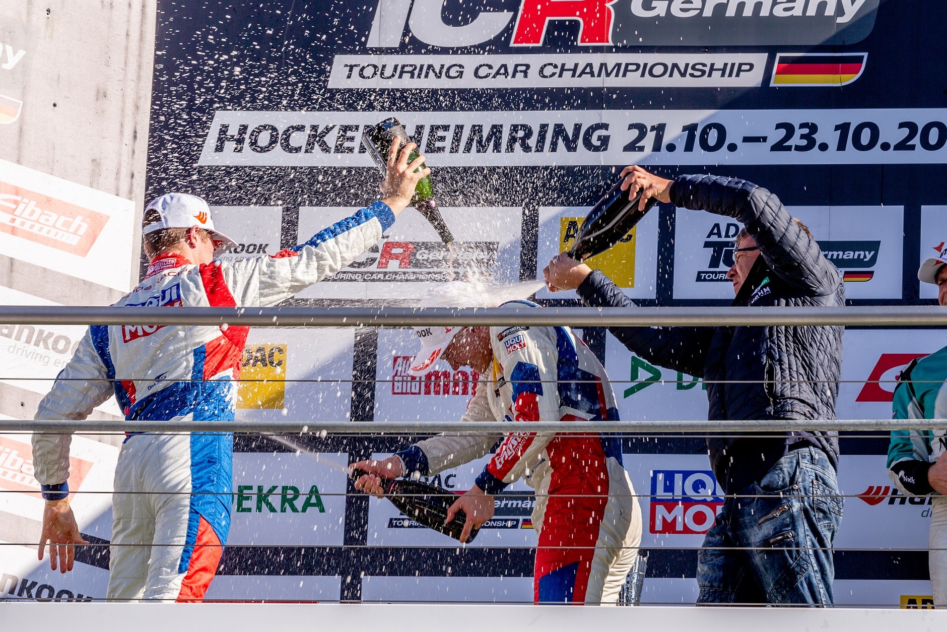 Świętowanie zwycięstwa na torze Hockhenheimring
