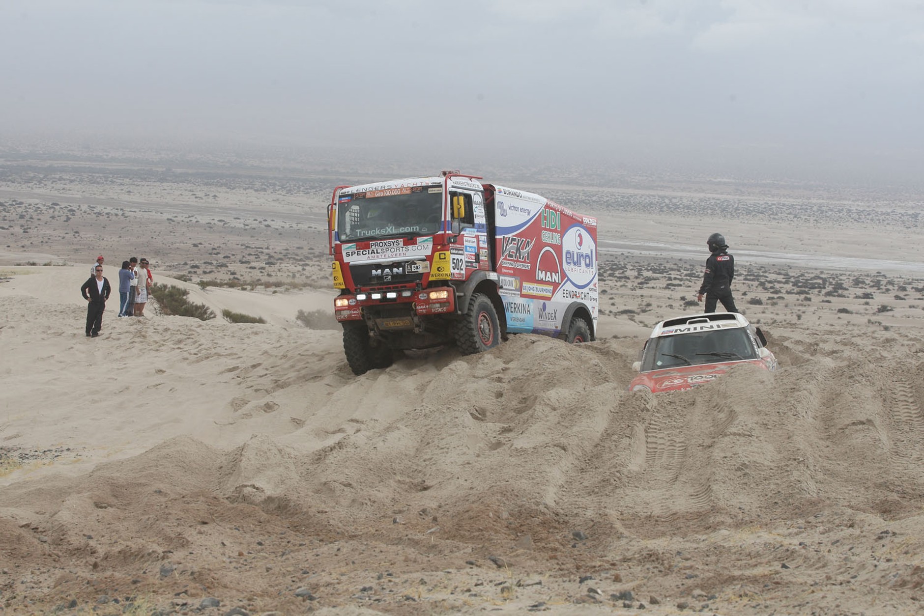 Dakar 2013: ciężarówka bez skrzyni, Małysz traci oddech (13. etap, wyniki, galeria)