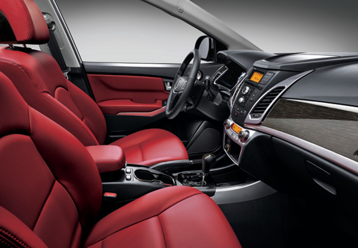 SsangYong Korando - lifting, nowa czerwona tapicerka