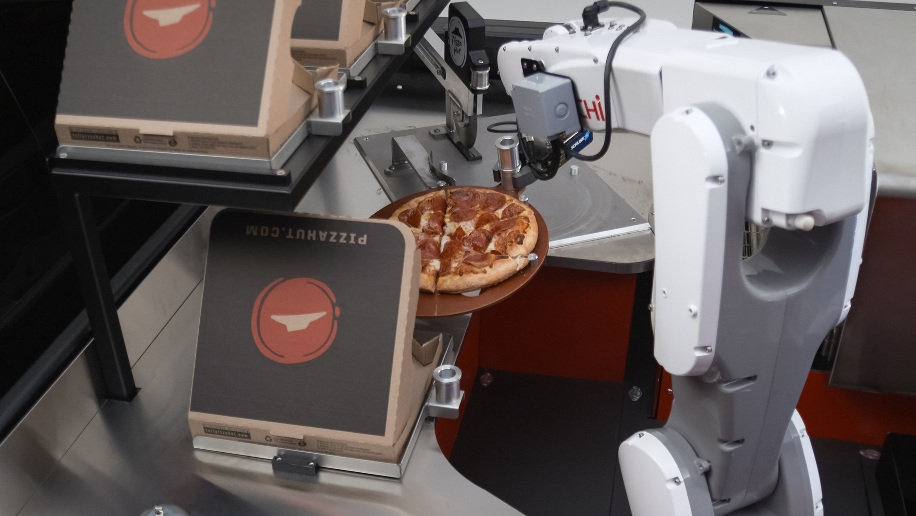 Toyota Tundra Pie Pro - upieczona pizza jest automatycznie krojona i pakowana