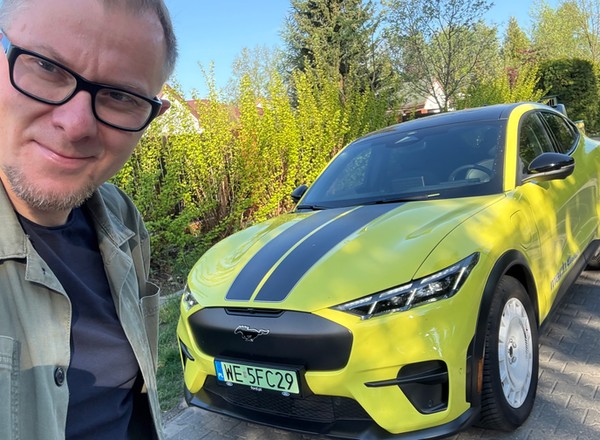Mustang Mach-E GT Rally – jak się czuje człowiek w elektrycznej  rajdówce bez klamek?