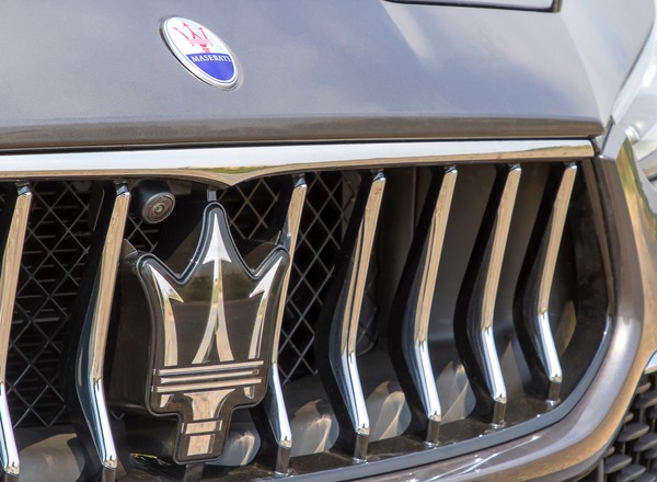 Trzech Polaków zginęło w Belgii. Ich Maserati rozpadło się na pół