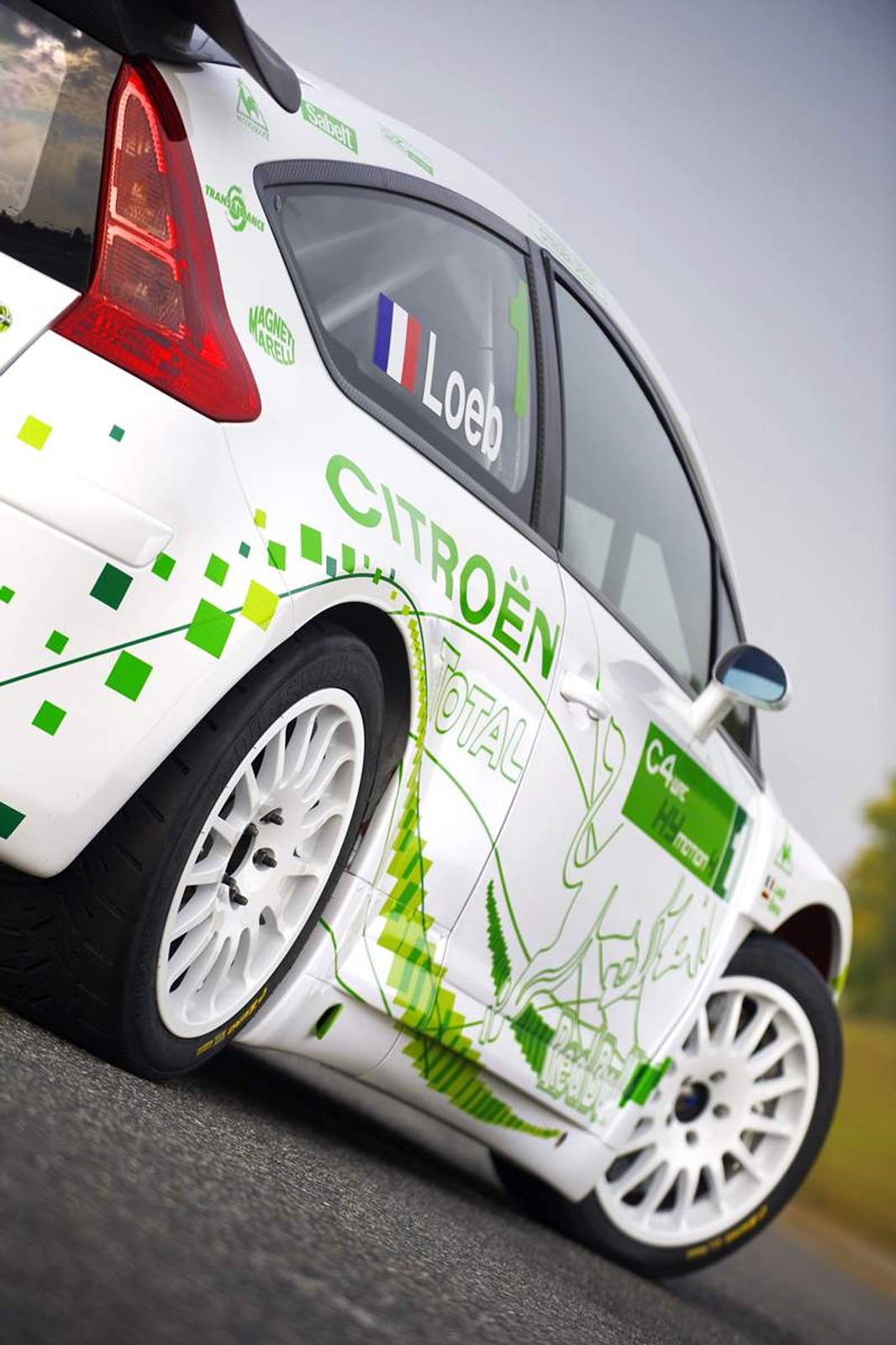 Paryż 2008: Citroën C4 WRC HYmotion4 – hybridnowy sportowiec