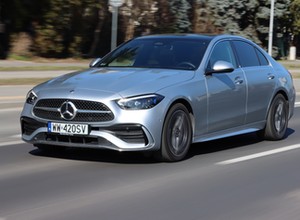 Taką hybrydą można jeździć z przyjemnością. Test Mercedesa C 300 e