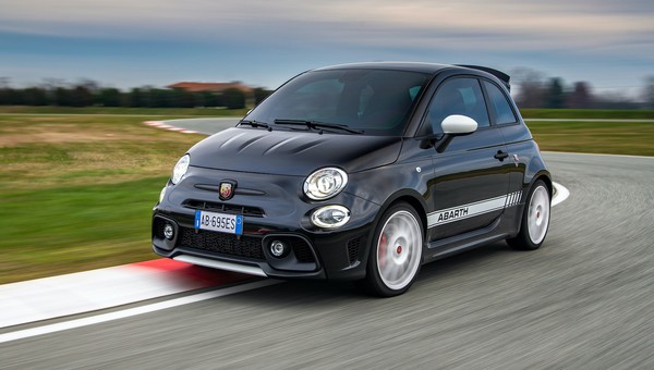 Abarth 695 Esseesse – powtórka z (dobrej!) rozrywki