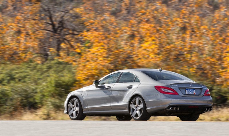 Mercedes CLS63 AMG ma rozdwojoną jaźń i świetnie wychodzi na zdjęciach