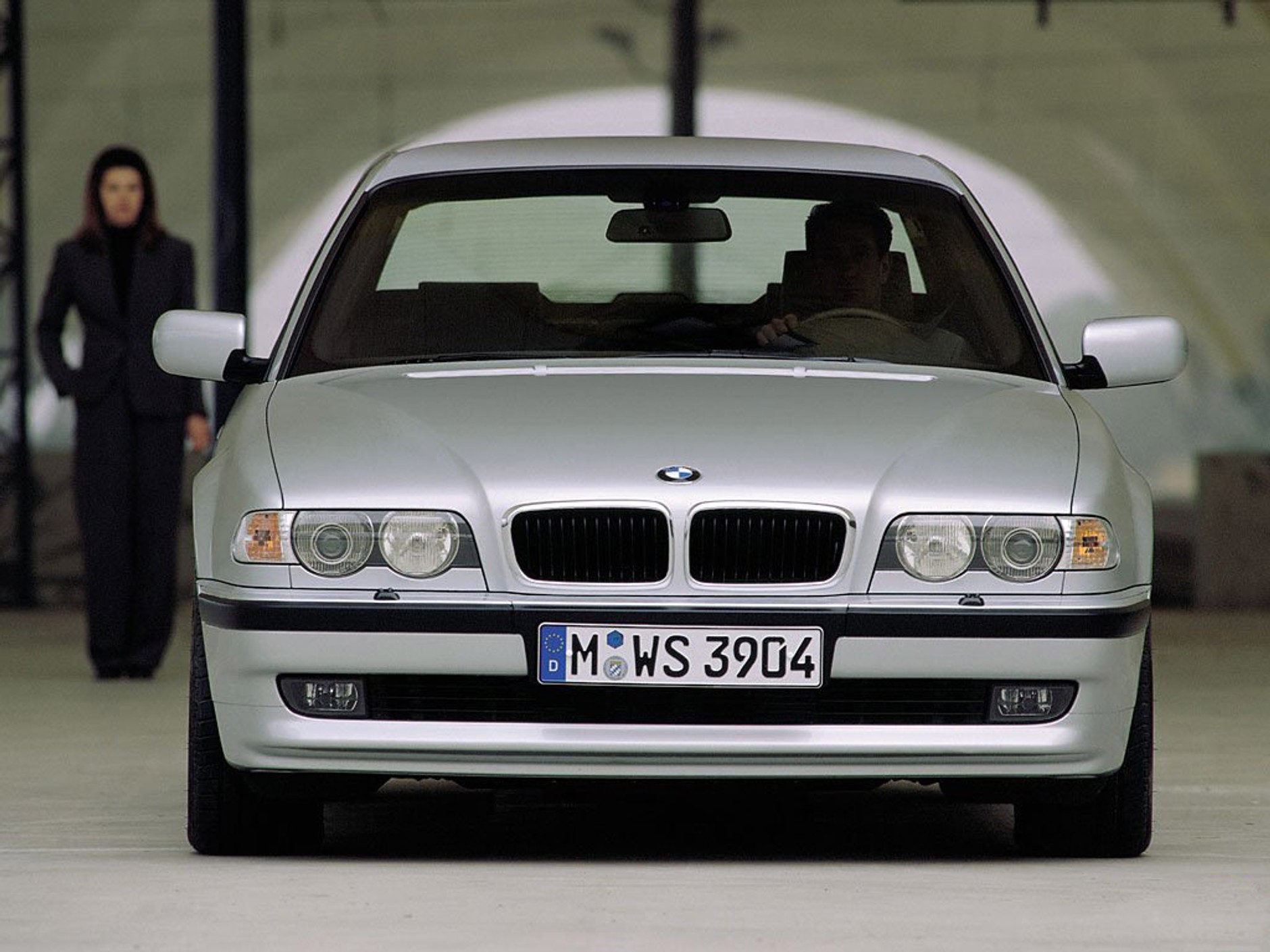 Silniki benzynowe montowane w BMW E38 są długowieczne.