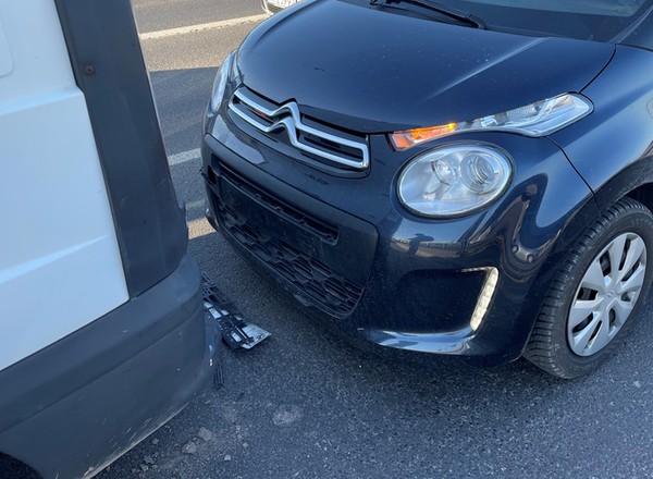 Drobna stłuczka, a auto w papierach wygląda jak wrak. Co znaczy "szkoda istotna" w historii pojazdu?