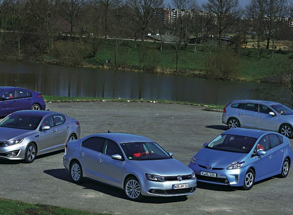 Opel Ampera kontra Kia Optima, VW Jetta i Toyota Prius: która hybryda jest najlepsza?