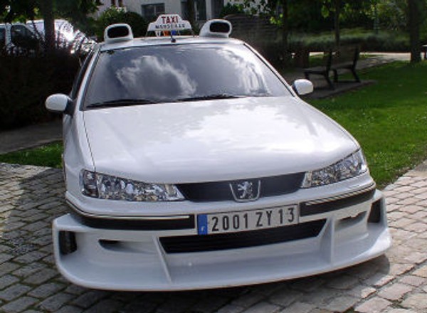 Odlotowy Peugeot 406 z filmu „Taxi”
