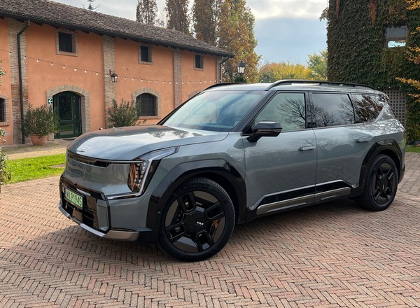 Kia tnie ceny swojego flagowego SUV-a. EV9 załapie się na nowe dopłaty
