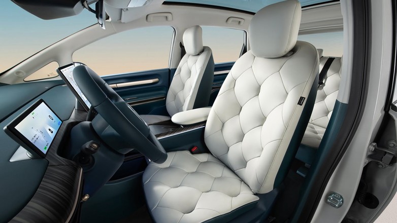 Baojun Cloud (EQ100)