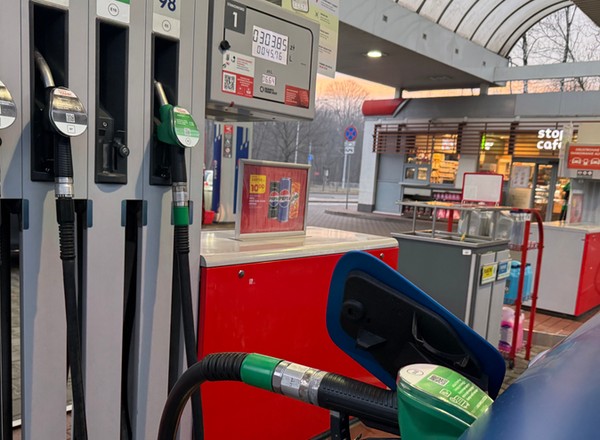 Benzyna za 10 zł za litr, diesel jeszcze droższy. Tak będzie na stacjach przez unijny ETS-2. Serio?