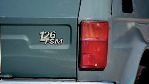 Quiz o autach PRL w komediach z czasów PRL. Po wszystkim może ci nie być do śmiechu