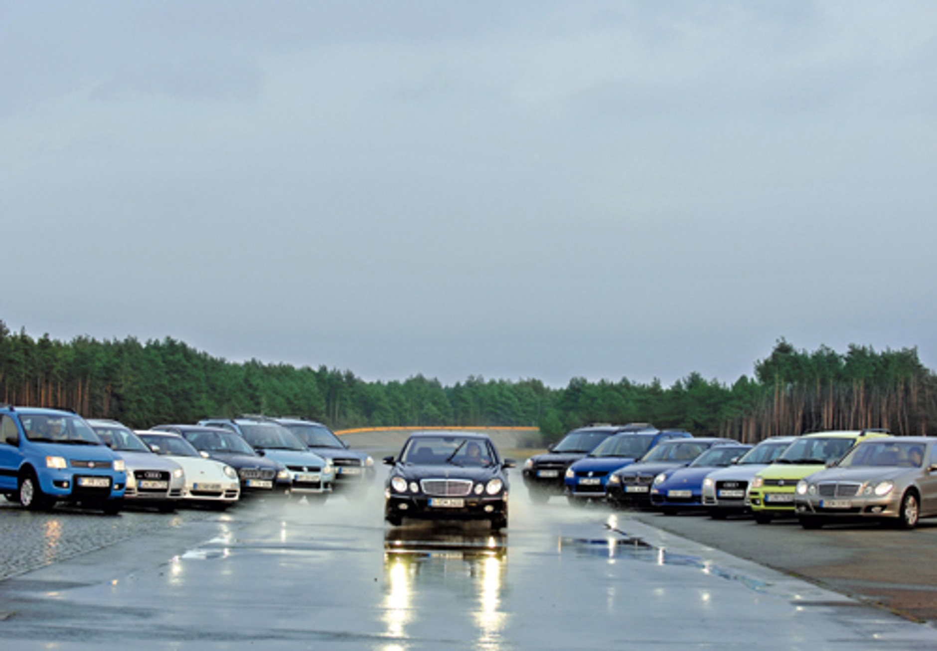 Czy 4x4 pomaga na mokrym?