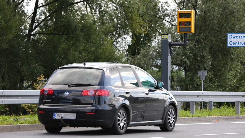 Kiedy fotoradar dokonuje pomiaru? Kierowcy często są w błędzie