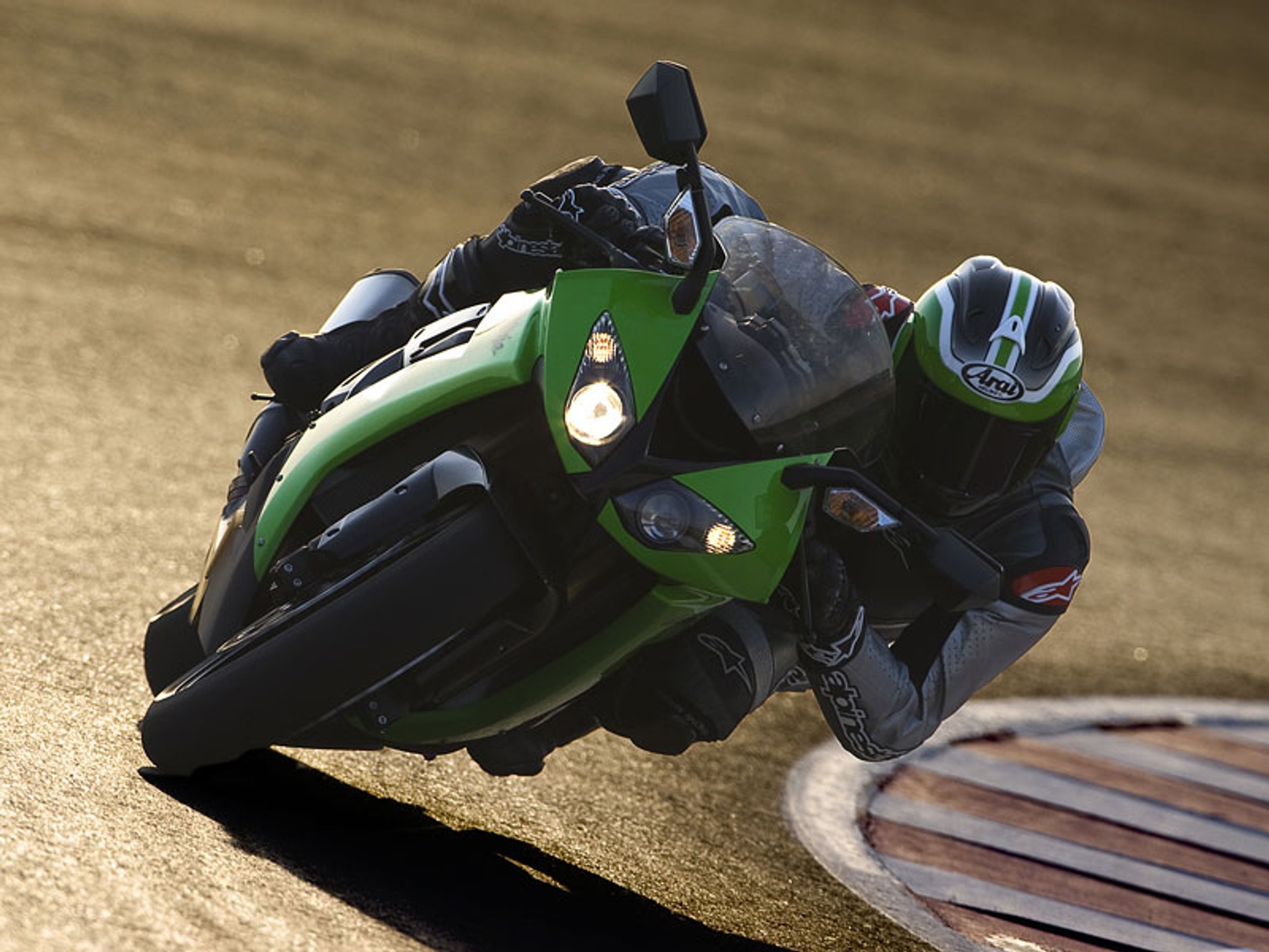 Kawasaki ZX-10R Ninja 2008 – „tylko” 200 koni (+ wideo)