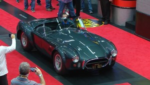 Cobra 427 Roadster Carrolla Shelby'ego sprzedany za blisko 6 mln dolarów