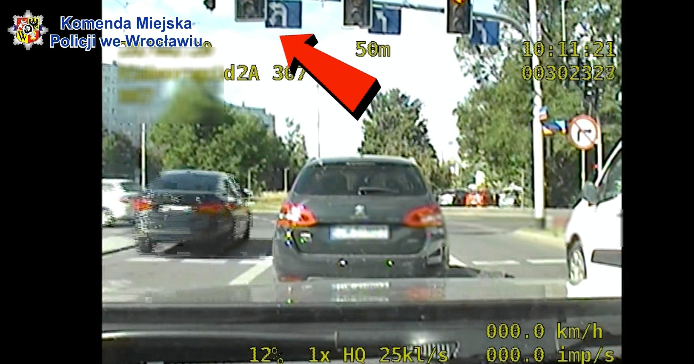 Wpadka kierowcy BMW na oczach policjantów [Wideo]