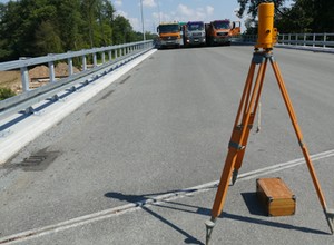 Na mostach stanie żółty sprzęt. Będzie wszystko drobiazgowo sprawdzać. Akcja GDDKiA