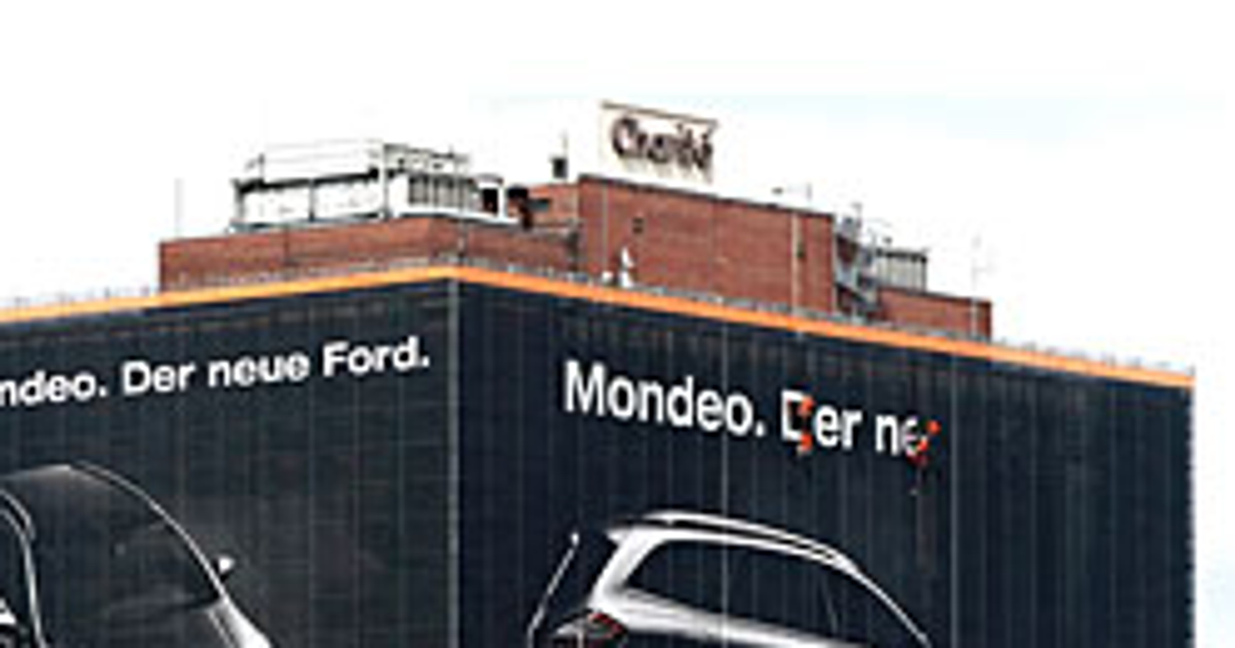 Ogromny billboard nowego Forda Mondeo