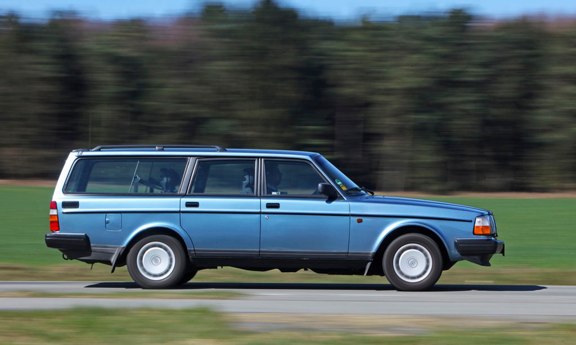 Volvo 240 - prawdziwy twardziel na lata