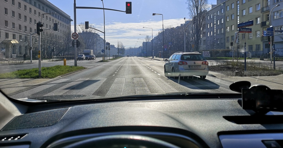 Centrum Warszawy tuż po godzinie 8 rano w dzień roboczy
