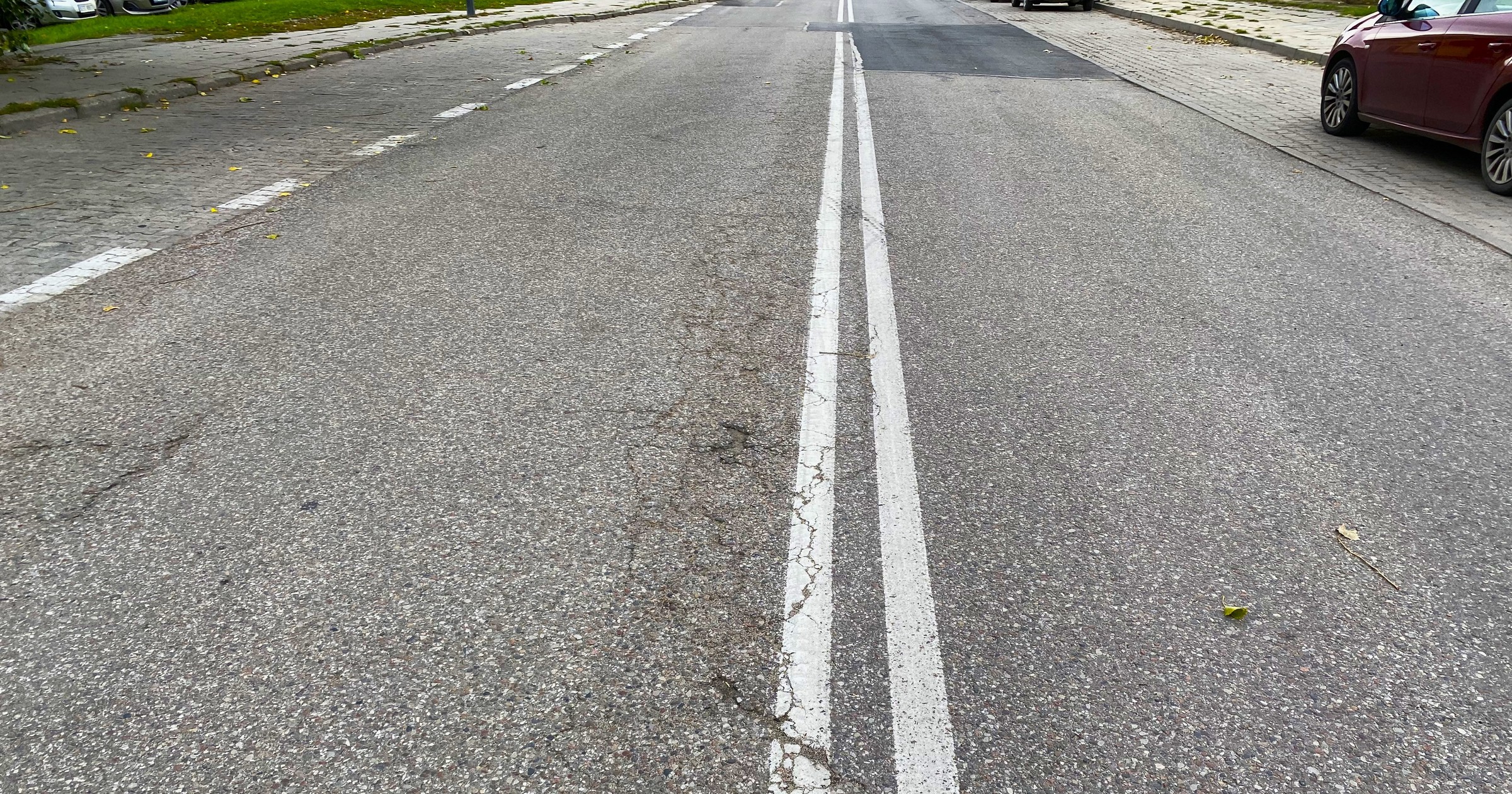 Linie mają różne znaczenie na jezdni. Ich znajomość może ułatwić kierującym przejazd 