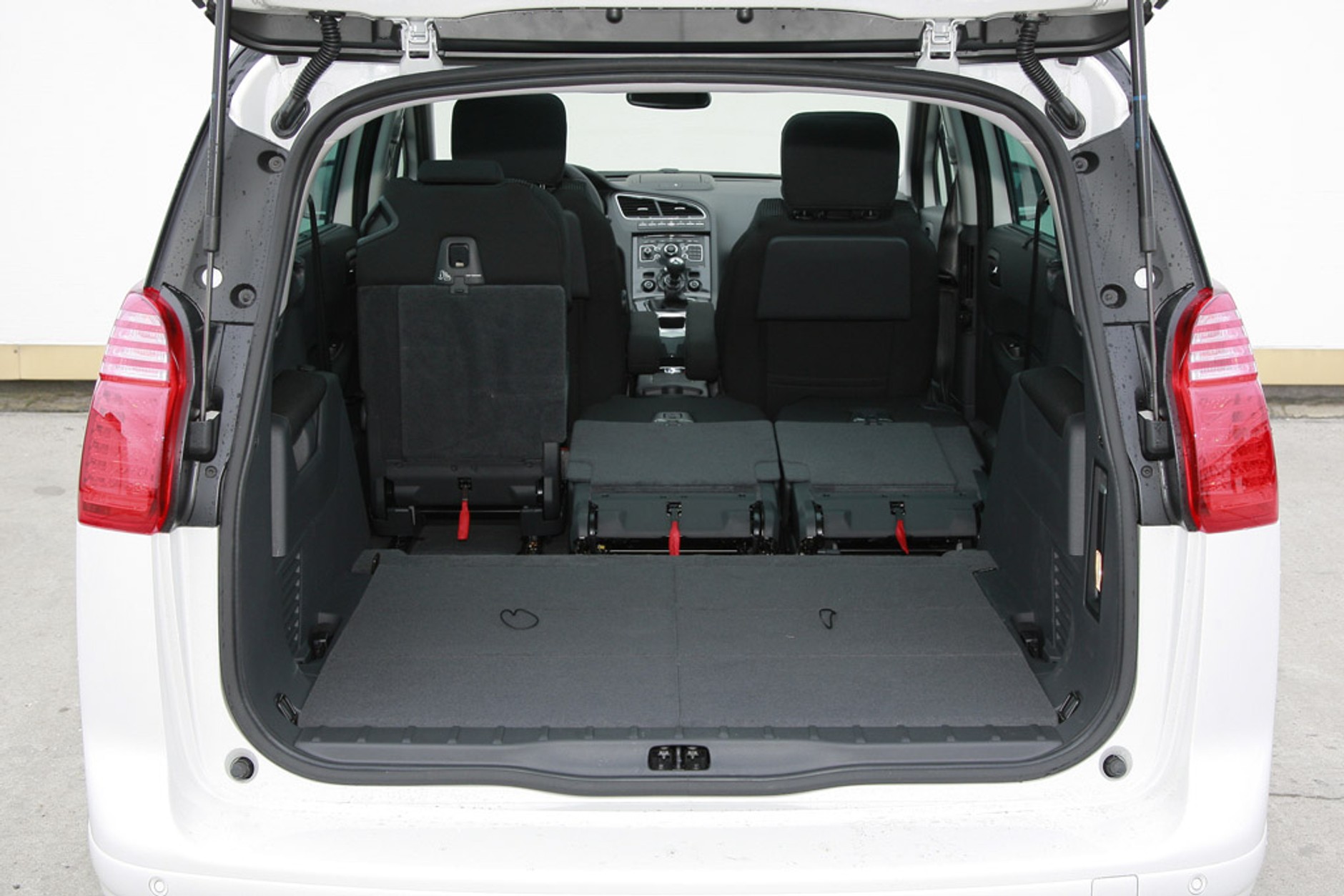 Peugeot 5008 2.0 HDI: moda kontra praktyczność